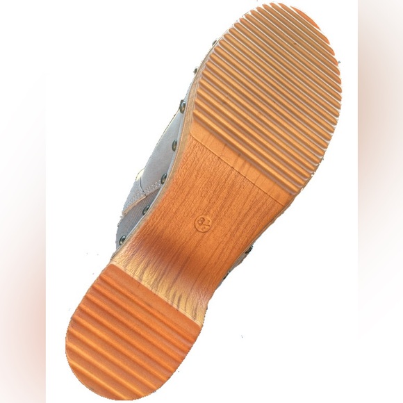 MIA Clogs - Picture 2 of 2